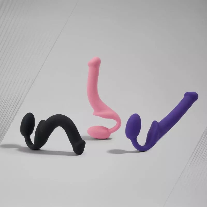 SEMI-REALISTIC BENDABLE STRAP-ON PINK - M - Red Velvet Boutique