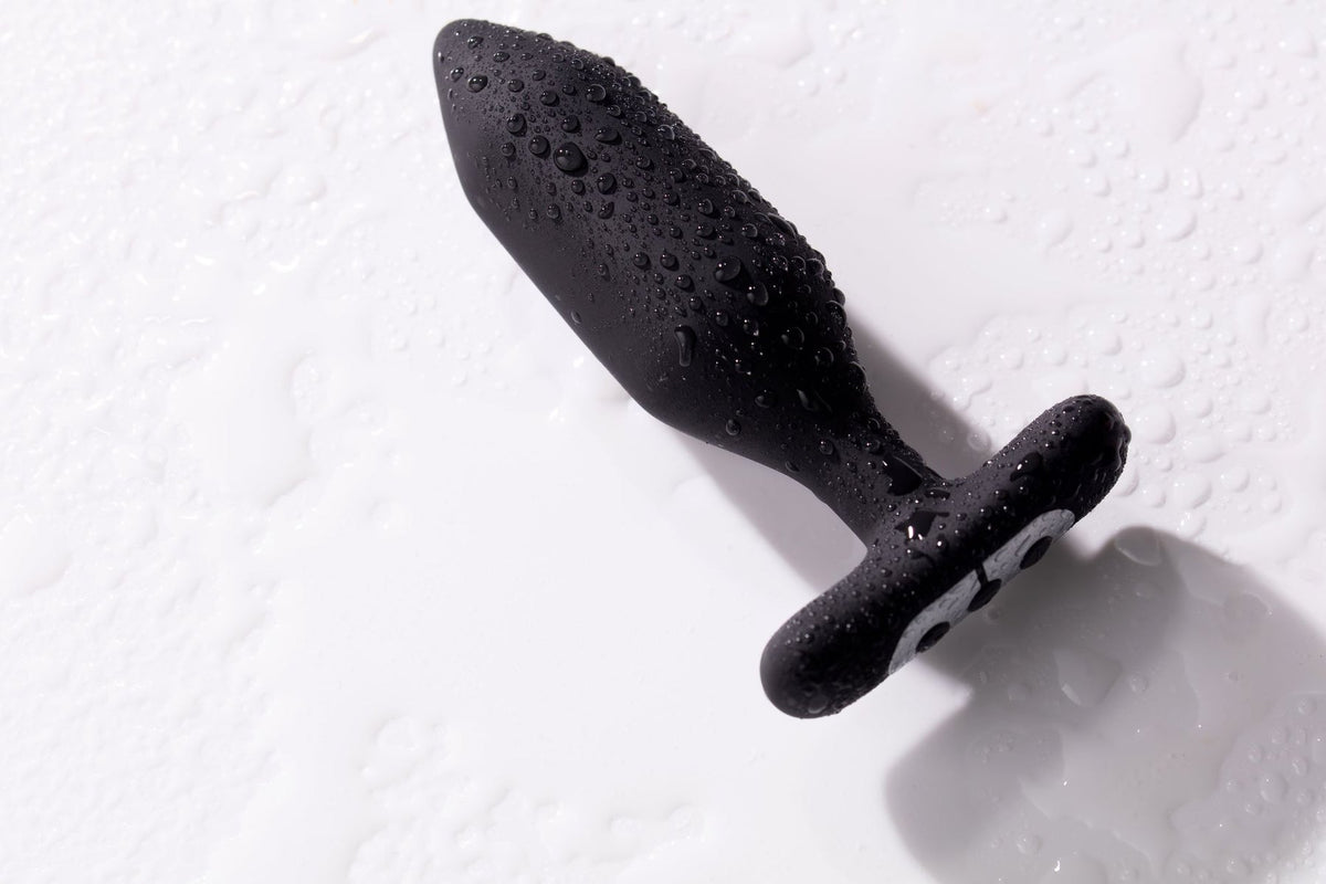 Onyx Vibrating Butt Plug Black - Red Velvet Boutique