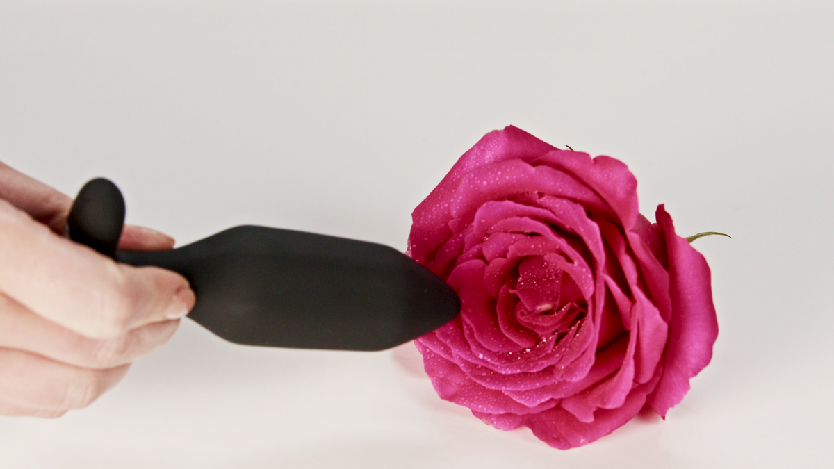 Onyx Vibrating Butt Plug Black - Red Velvet Boutique