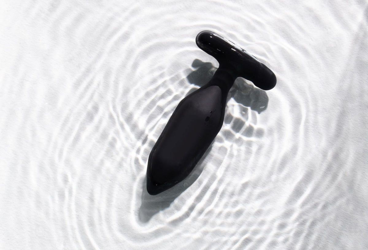 Onyx Vibrating Butt Plug Black - Red Velvet Boutique